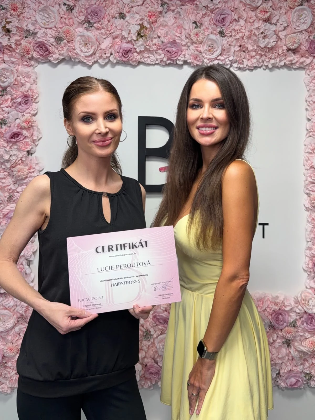 Absolventka kurzu Hairstrokes s certifikátem